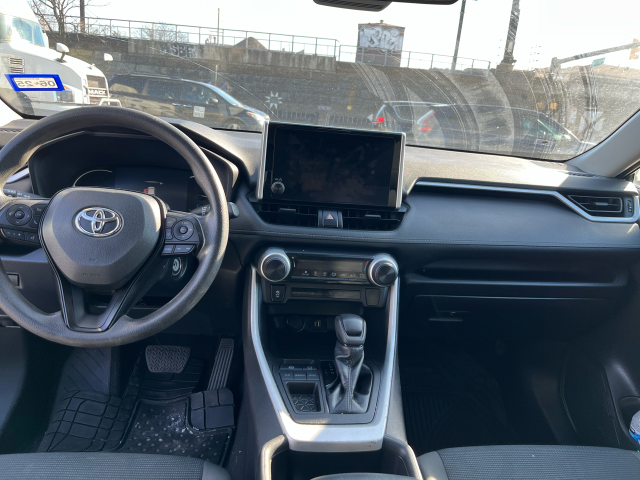 Toyota RAV4 LE FWD (Natl) 2023