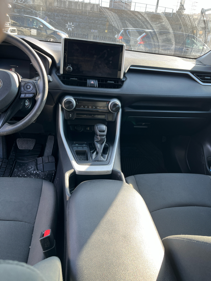 Toyota RAV4 LE FWD (Natl) 2023