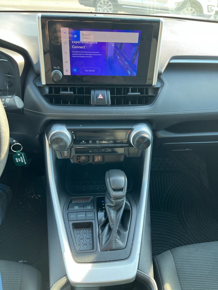 Toyota RAV4 LE FWD (Natl) 2023