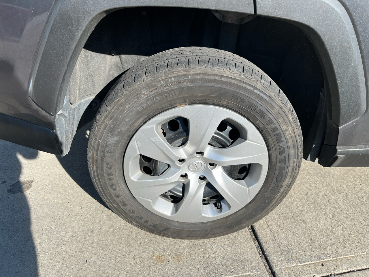 Toyota RAV4 LE FWD (Natl) 2023