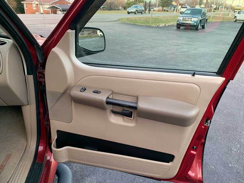 Ford Explorer Sport Trac XLT 4WD 2004