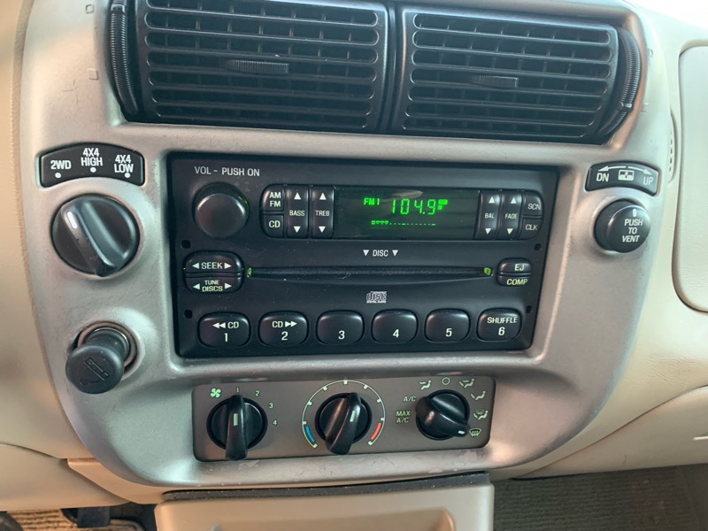 Ford Explorer Sport Trac XLT 4WD 2004