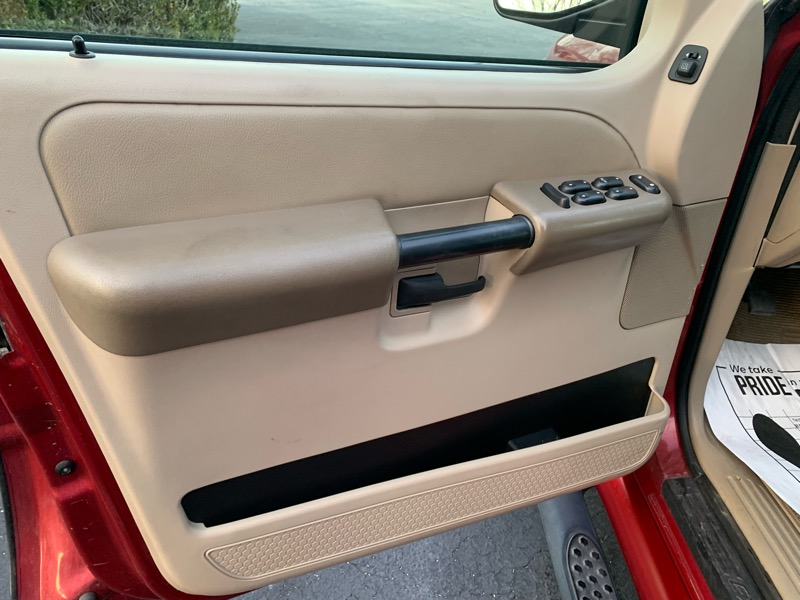 Ford Explorer Sport Trac XLT 4WD 2004