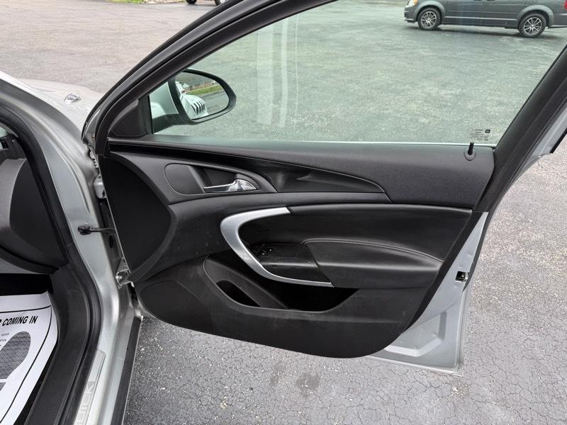 Buick Regal Base 2012