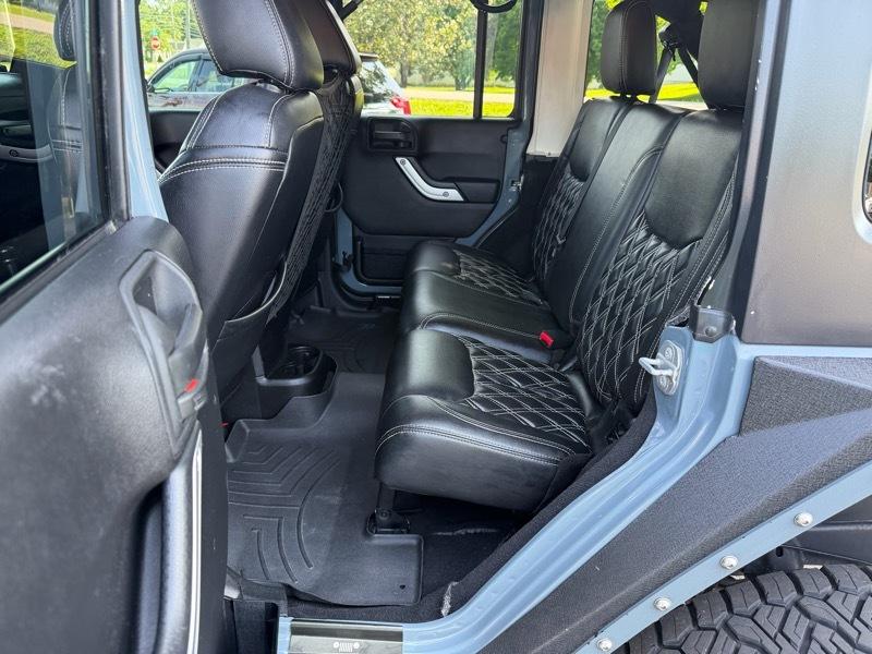 Jeep Wrangler Unlimited Sahara 4WD 2015