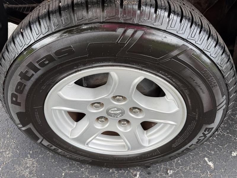 Dodge Dakota SLT Club Cab 2WD 2005