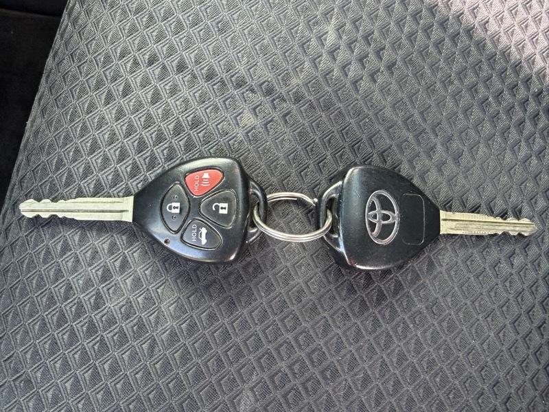 Toyota Camry SE 6-Spd AT 2011