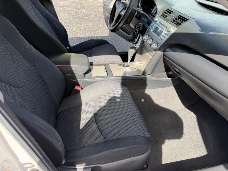 Toyota Camry SE 6-Spd AT 2011