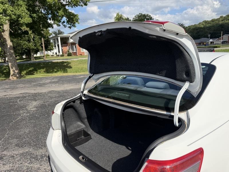 Toyota Camry SE 6-Spd AT 2011