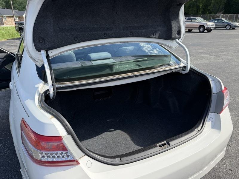 Toyota Camry SE 6-Spd AT 2011