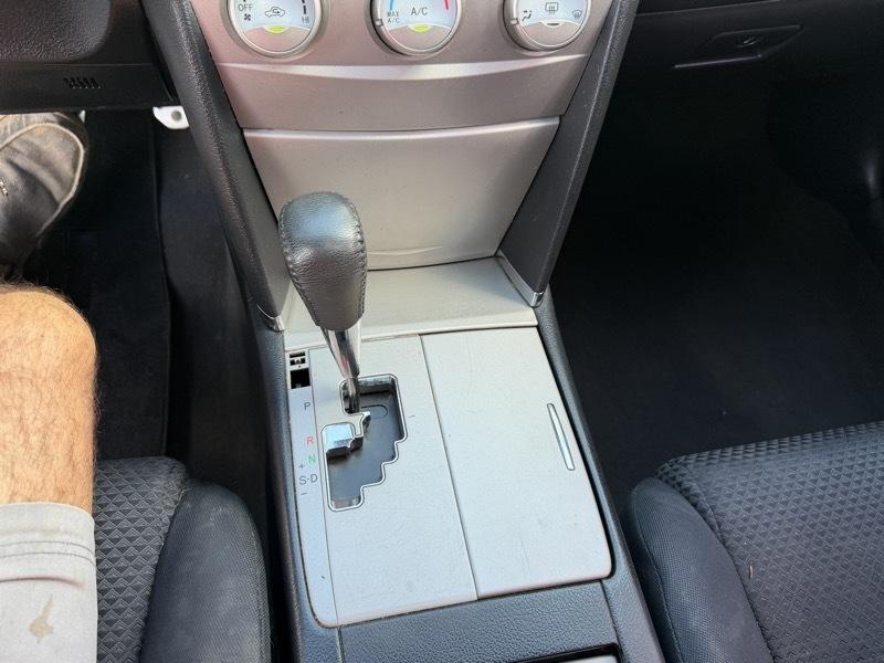 Toyota Camry SE 6-Spd AT 2011