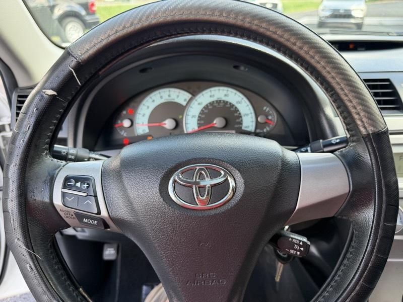 Toyota Camry SE 6-Spd AT 2011