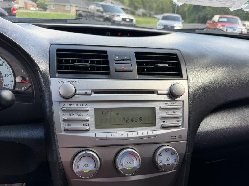 Toyota Camry SE 6-Spd AT 2011