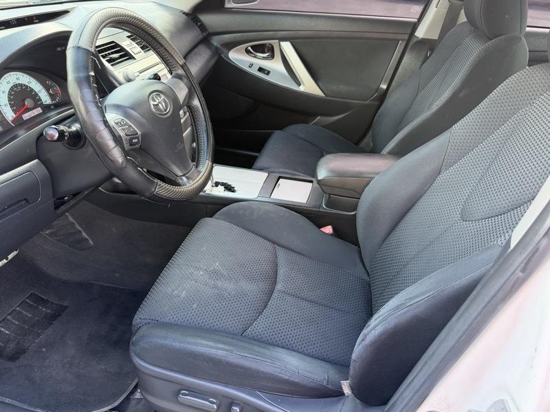 Toyota Camry SE 6-Spd AT 2011