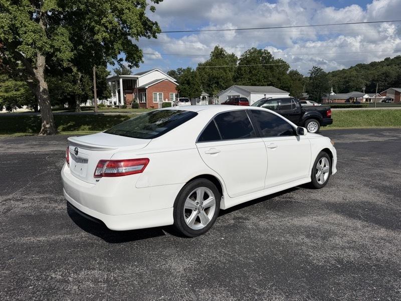 Toyota Camry SE 6-Spd AT 2011
