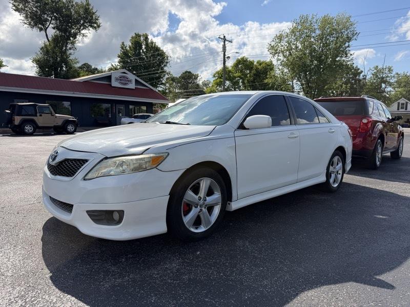 Toyota Camry SE 6-Spd AT 2011