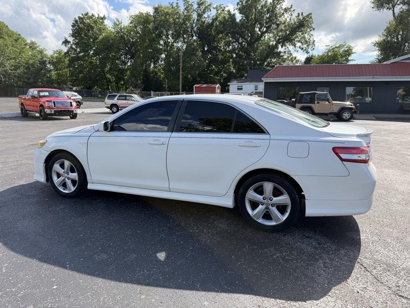 Toyota Camry SE 6-Spd AT 2011