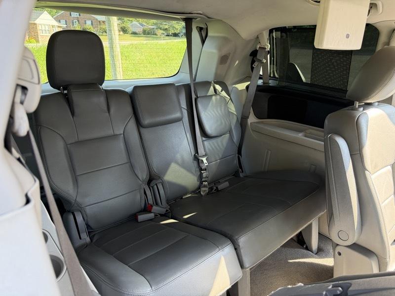 Volkswagen Routan SEL w/Nav 2011