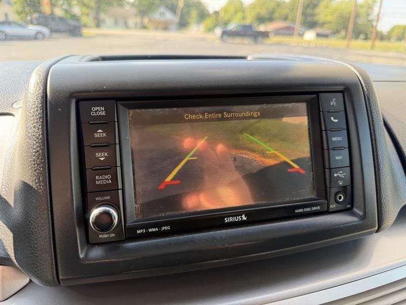 Volkswagen Routan SEL w/Nav 2011