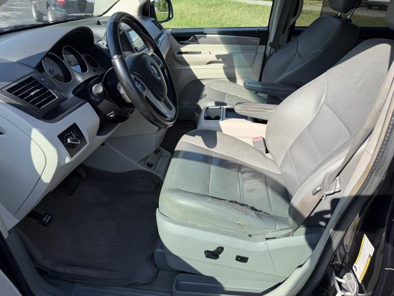 Volkswagen Routan SEL w/Nav 2011