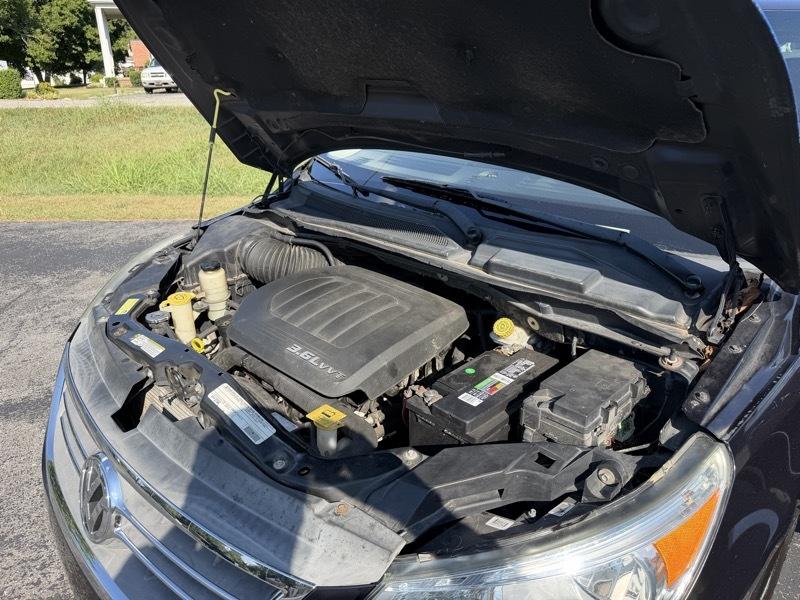 Volkswagen Routan SEL w/Nav 2011