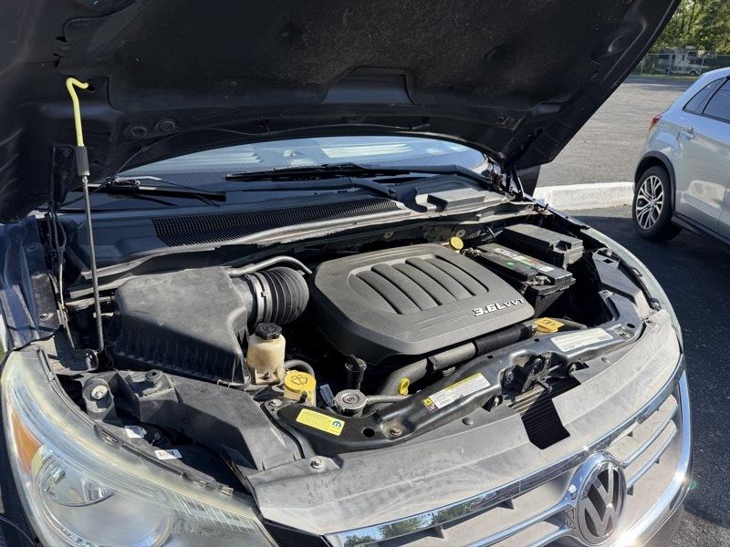 Volkswagen Routan SEL w/Nav 2011