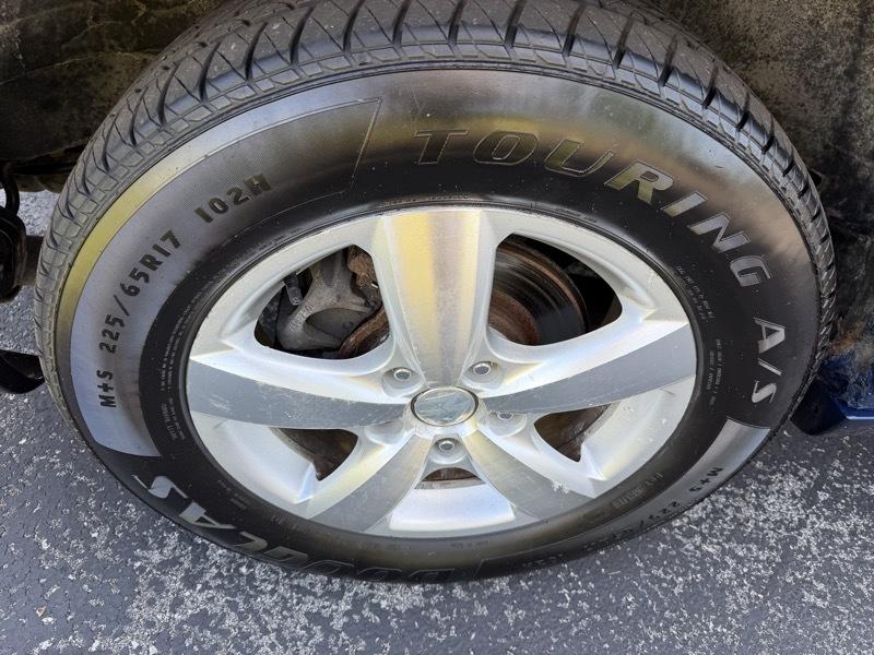 Volkswagen Routan SEL w/Nav 2011
