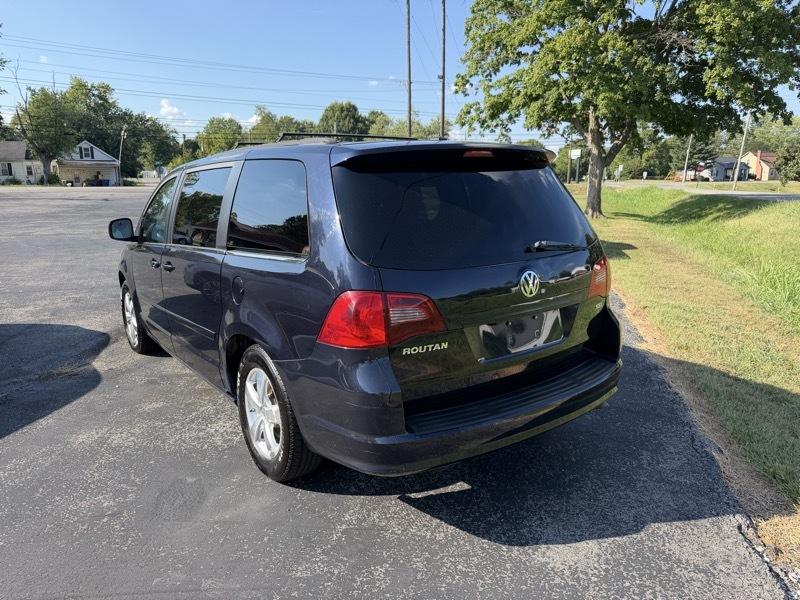 Volkswagen Routan SEL w/Nav 2011