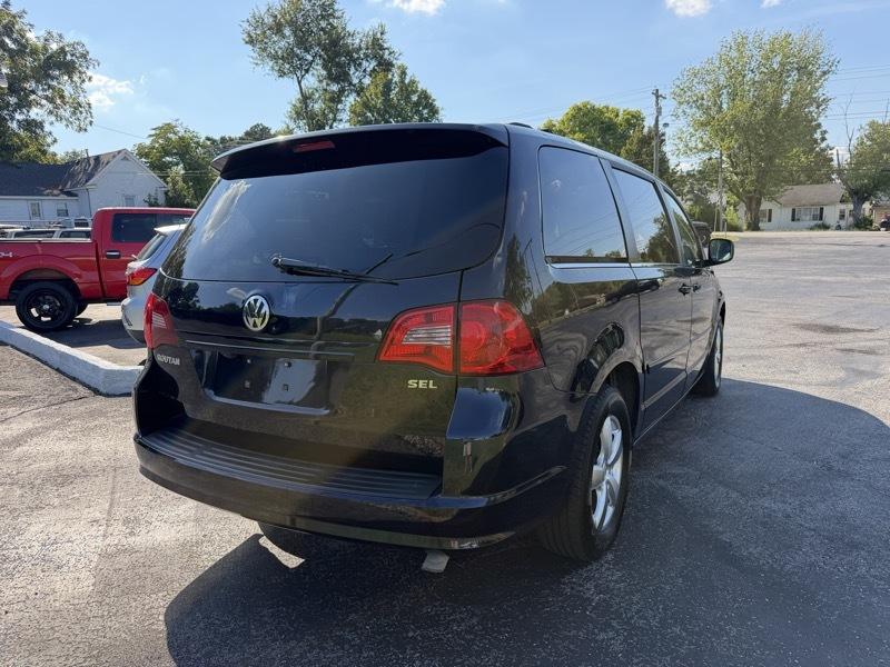 Volkswagen Routan SEL w/Nav 2011