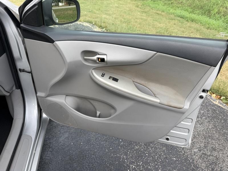 Toyota Corolla LE 2011