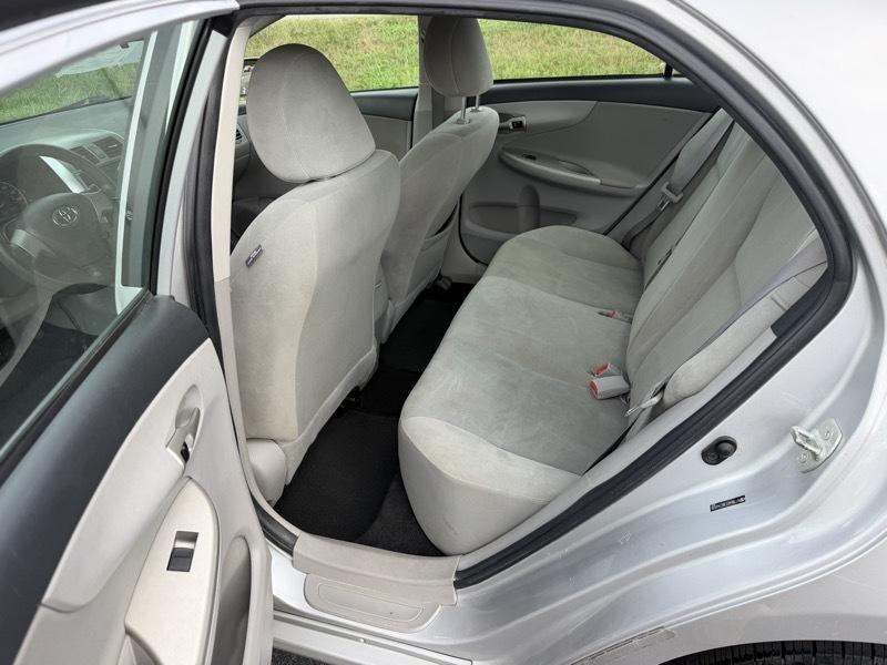 Toyota Corolla LE 2011