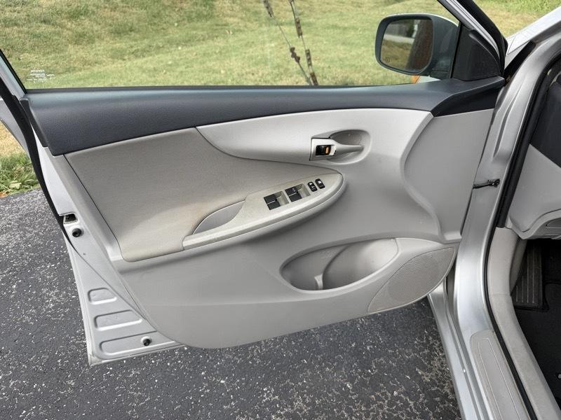 Toyota Corolla LE 2011