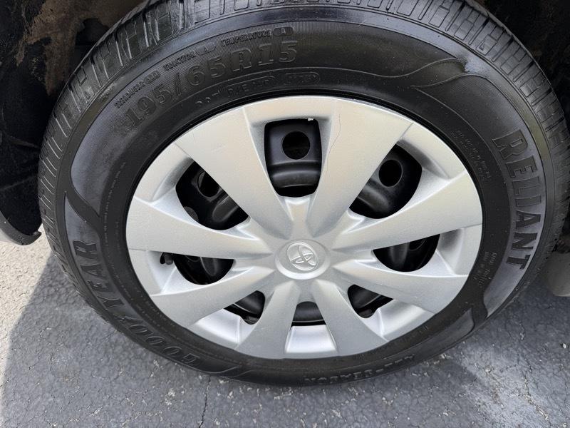 Toyota Corolla LE 2011