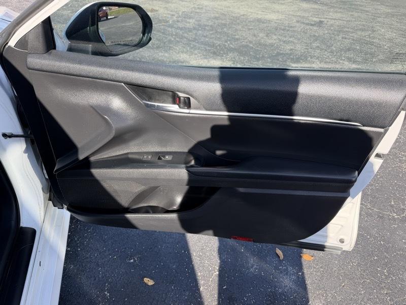 Toyota Camry SE 2020
