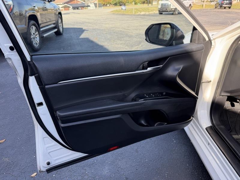 Toyota Camry SE 2020