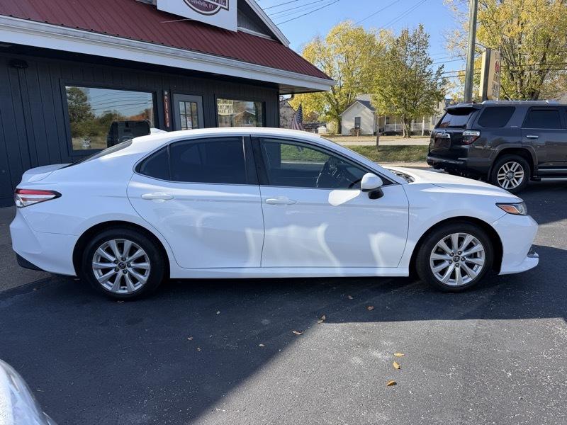 Toyota Camry SE 2020