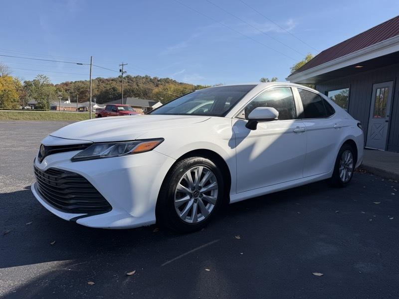 Toyota Camry SE 2020
