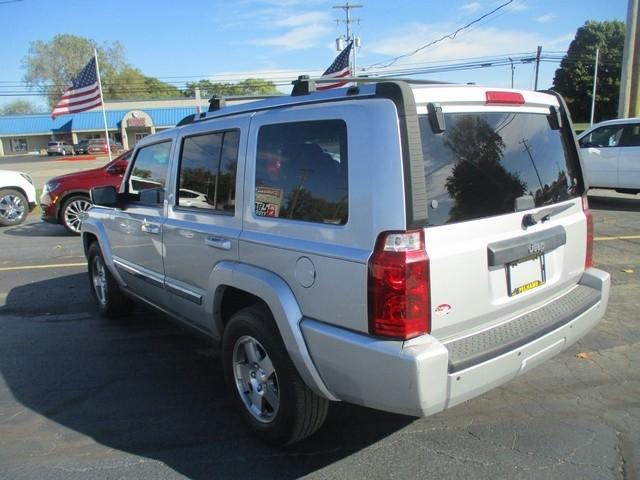 Jeep Commander Sport RWD 2010