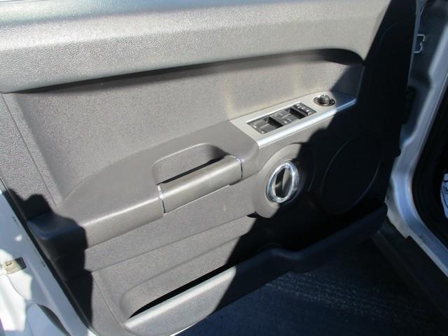 Jeep Commander Sport RWD 2010