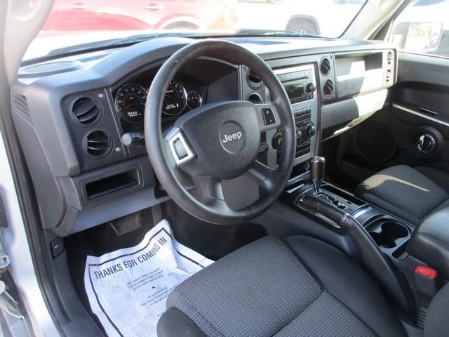 Jeep Commander Sport RWD 2010