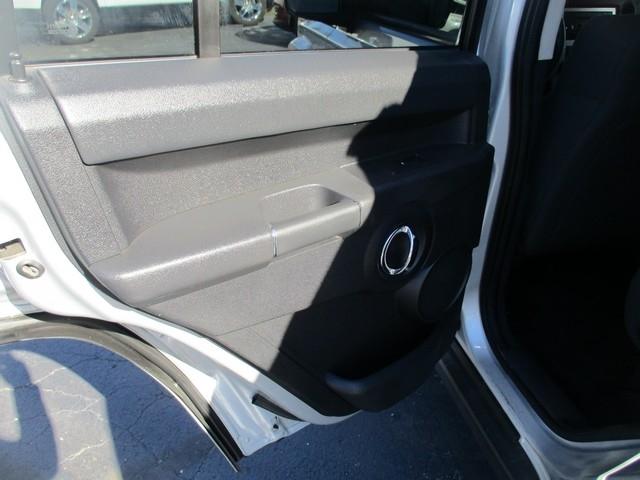 Jeep Commander Sport RWD 2010