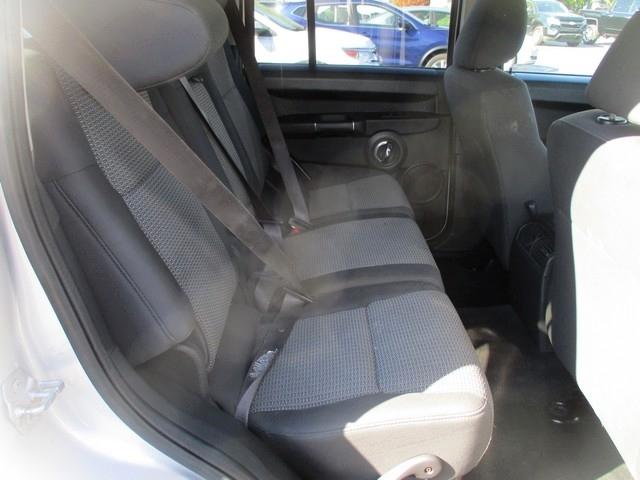 Jeep Commander Sport RWD 2010