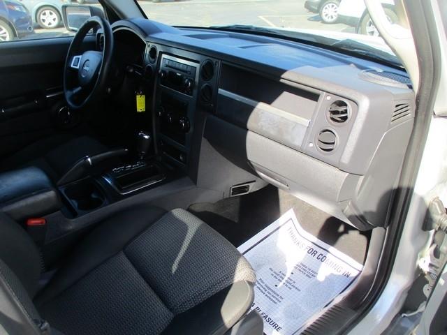 Jeep Commander Sport RWD 2010