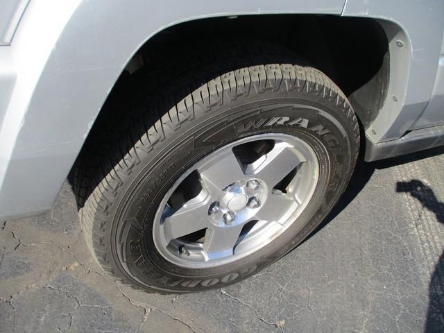 Jeep Commander Sport RWD 2010