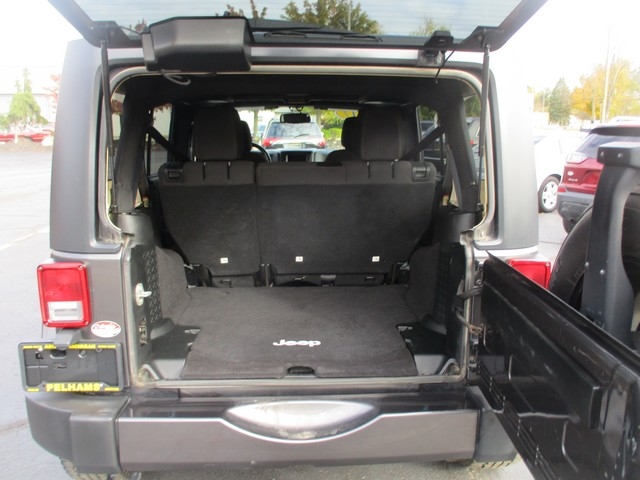 Jeep Wrangler Unlimited Sahara 4WD 2017