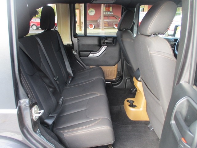 Jeep Wrangler Unlimited Sahara 4WD 2017