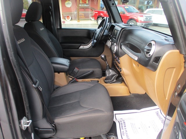 Jeep Wrangler Unlimited Sahara 4WD 2017