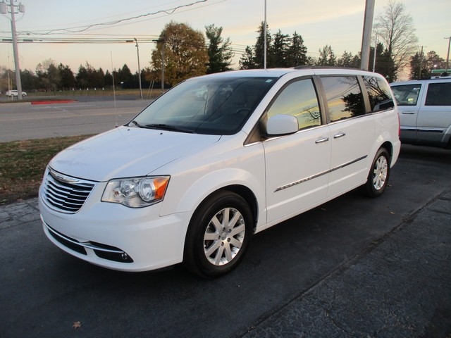 2016 Chrysler Town & Country Touring