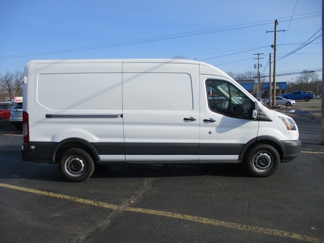 Ford Transit 250 Van Med. Roof w/Sliding Pass. 148-in. WB 2015