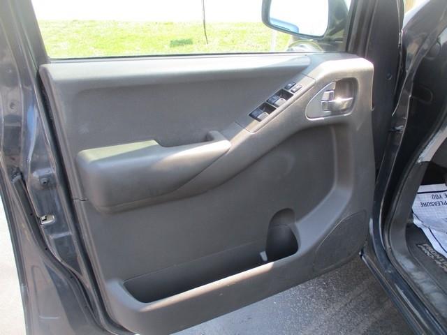 Nissan Frontier SL Crew Cab 4WD 2011